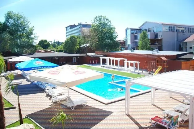 Peak Season Hotel - Havuz