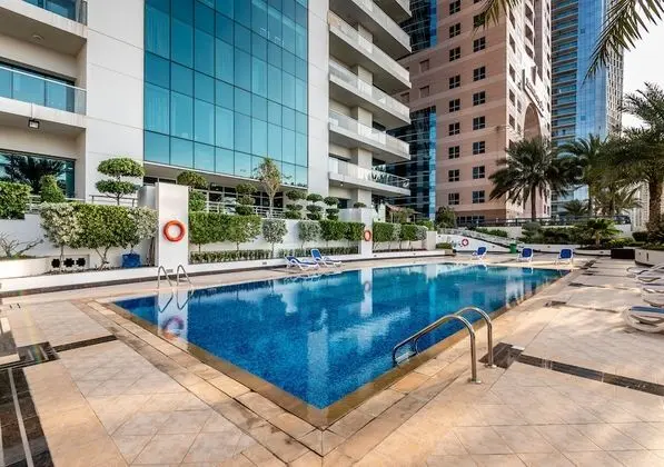 Peaks Apartments Dubai Marina - Havuz