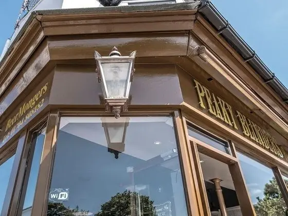 Peaky Blinders Accommodation & Bar - Dış Mekan
