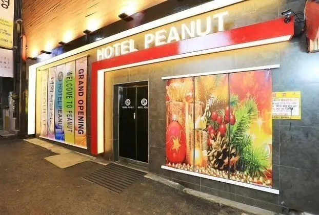 Peanut Hotel