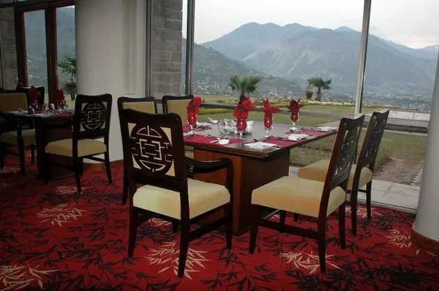 Pearl Continental Hotel Muzaffarabad - Yerinde Yemek