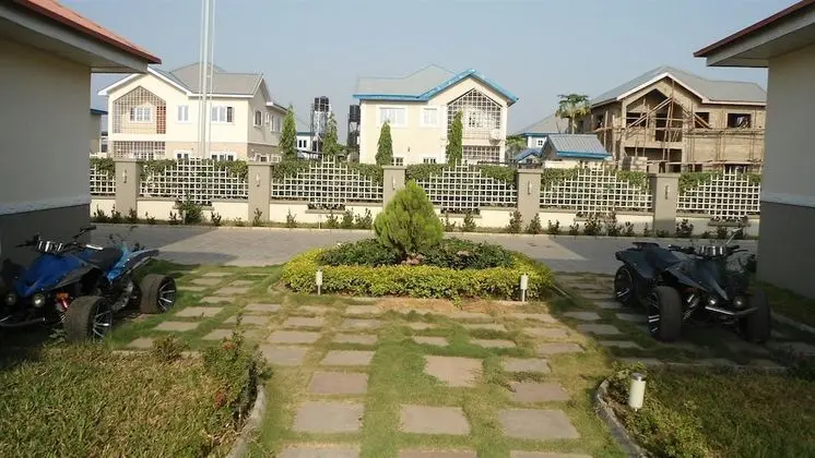 Pearl Manor Luxury Suites - 1