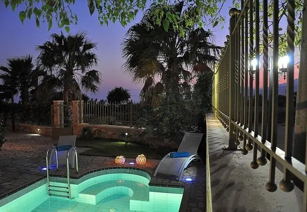 Pearls of Crete - Holiday Residences - Havuz