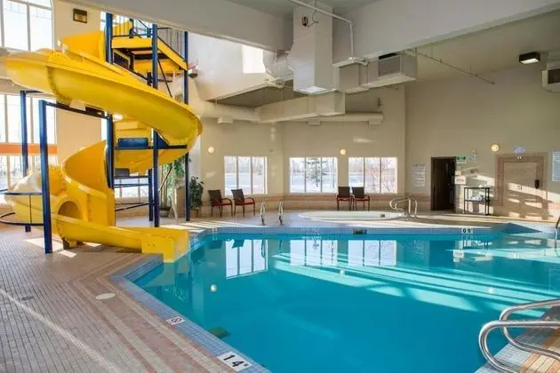 Peavine Inn And Suites High Prairie - Havuz