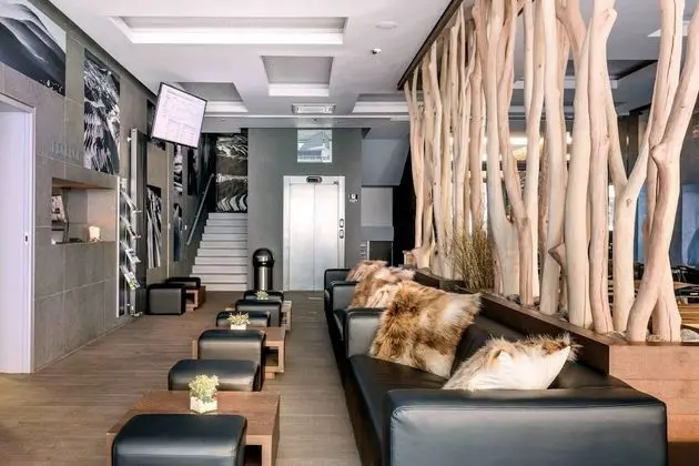 Hotel Pecr Well - Lobi