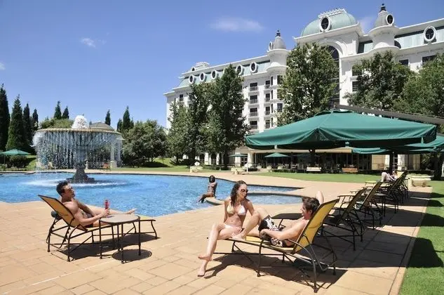 Peermont D'oreale Grande at Emperors Palace - Havuz