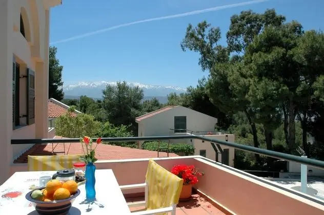 Villa Pefki Chania Split-level Apartment