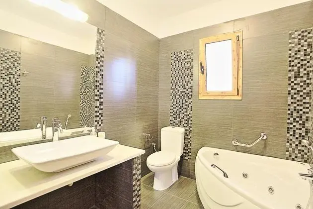 Villa Pegasus Large Private Pool Walk to Beach Sea Views A C Wifi Car Not Required Eco-friend - 2328 - Banyo Tipleri
