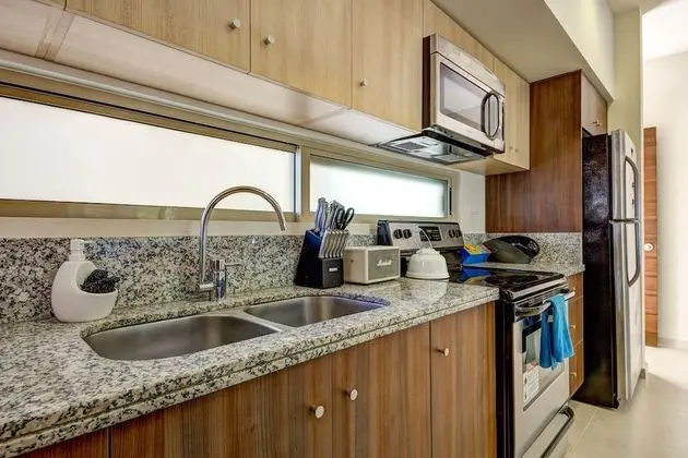 Peggy 2 BDRM apt sleeps 4 balcony - Mutfak