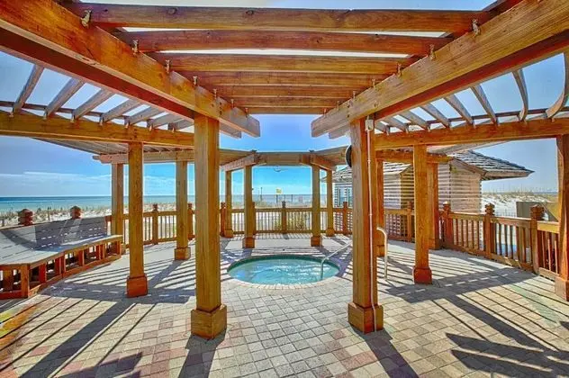 Pelican Beach Resort by Panhandle Getaways - Plaj