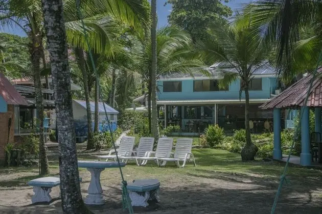 Pelican Beachfront Hotel - Dış Mekan