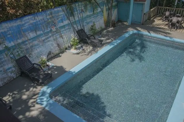 Pelican Beachfront Hotel - Havuz