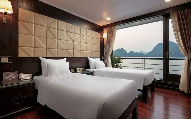 Pelican Halong Cruise - Oda
