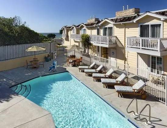 Pelican Inn & Suites