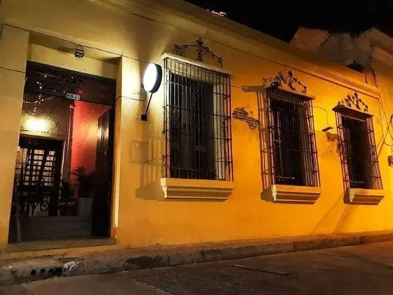 The Pelican Larry Hostel & Dance School