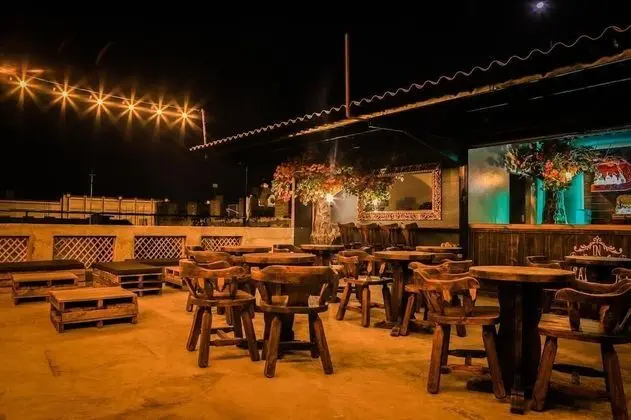 The Pelican Larry Hostel & Dance School - Yerinde Yemek
