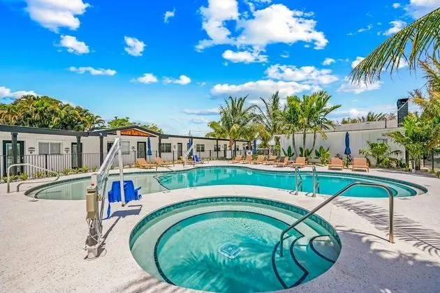 Pelican Post at Anna Maria Island Inn - Havuz
