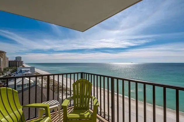 Pelican Walk 904