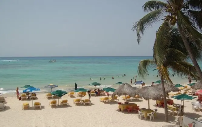 Pelicano Inn - Plaj