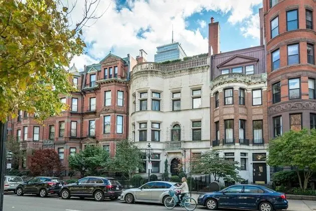 Pelicanstay in Boston Back Bay