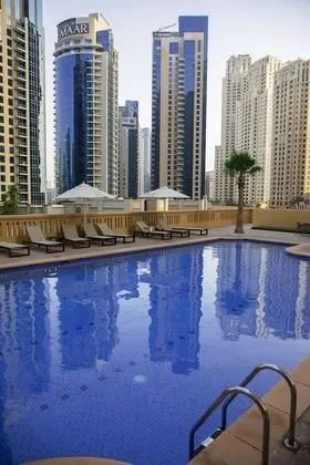Pelicanstay Seaview Suites in JBR Walk - Havuz