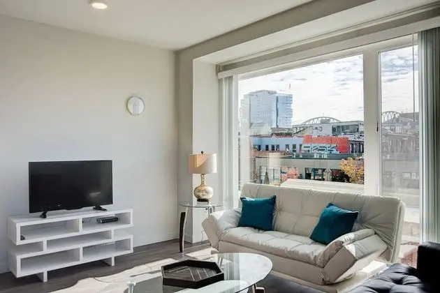 Pelicanstay in Stadium District