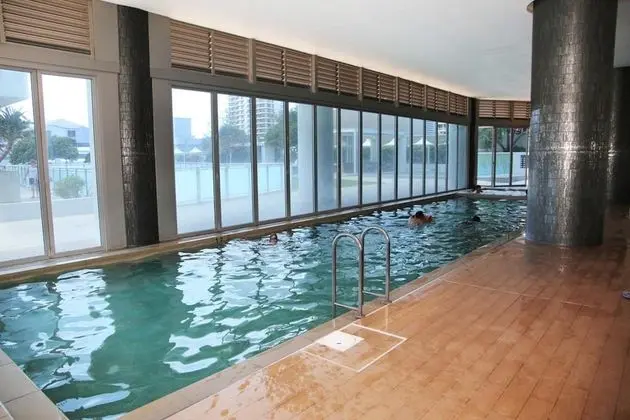 Pelicanstay Surfer Paradise Condo Hotel - Havuz