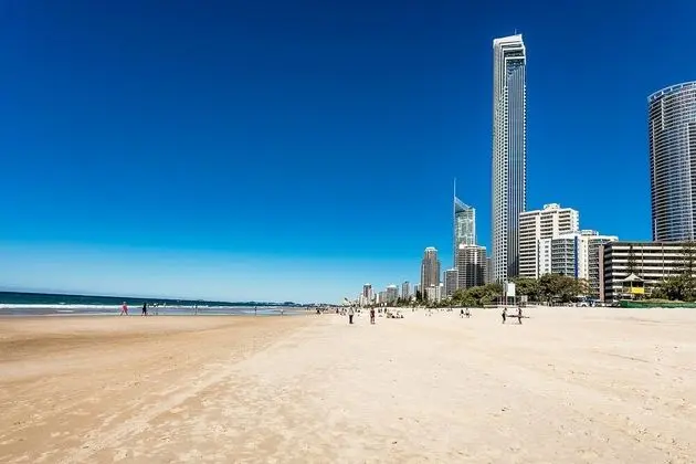 Pelicanstay Surfer Paradise Condo Hotel - Plaj