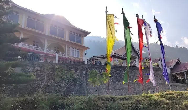 Pemaling Lords Inn Dirang - 1