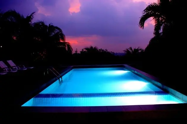PEMANDANGAN INDAH GUEST HOUSE - Havuz