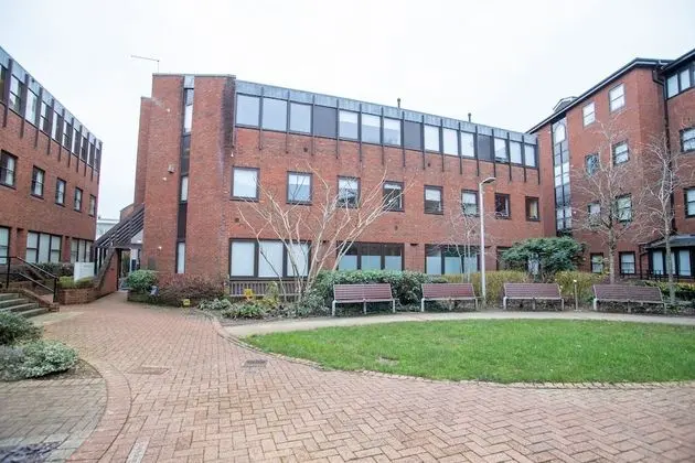 Pembroke House Apartments - Parking