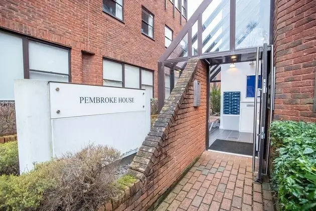 Pembroke House Apartments - Parking - Dış Mekan