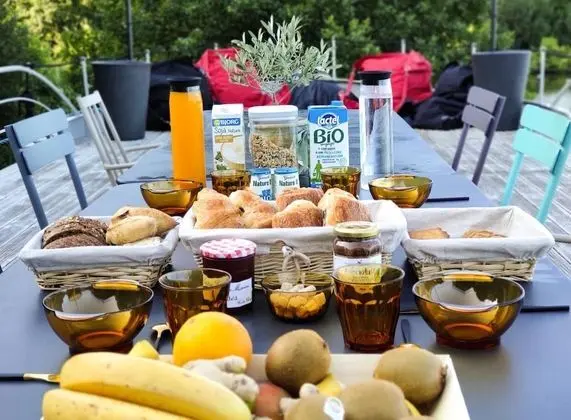 Péniche Carpe Diem La Rivière House - Yerinde Yemek