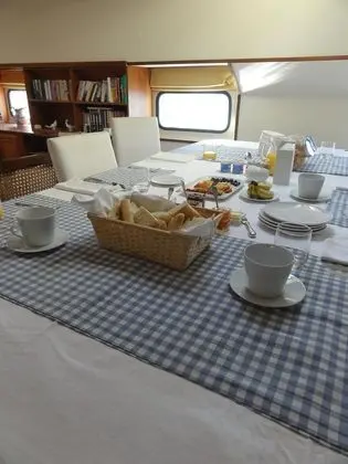Péniche Serenity - Yerinde Yemek