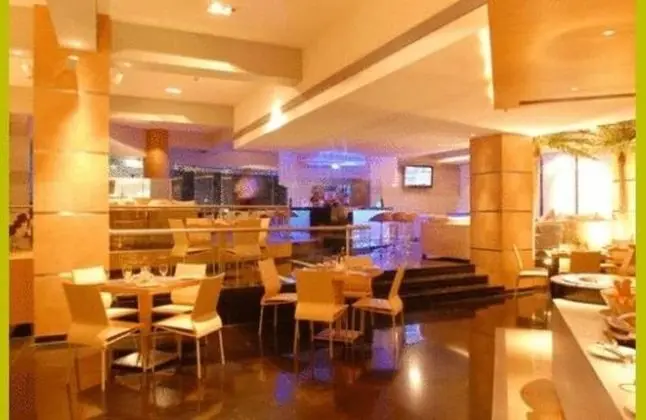 Peninsula Grand Hotel - Lobi