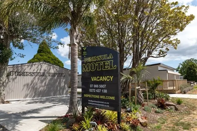 PENINSULA MOTEL