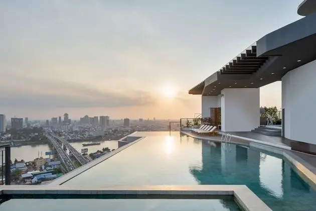 The Peninsula Hotel & Residences - Havuz