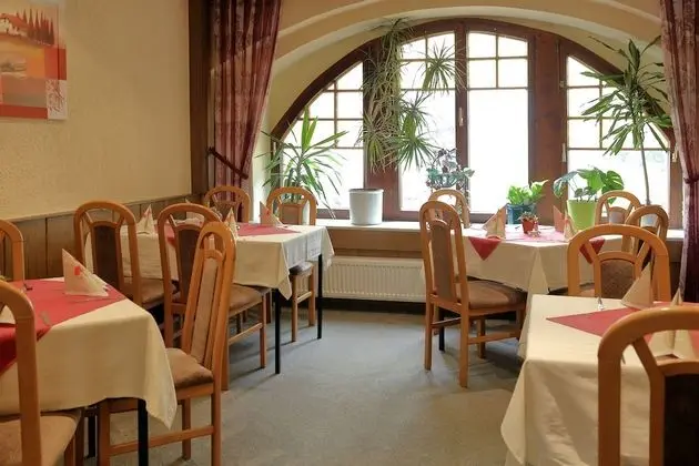 Pension Gasthof und Hotel Roter Hirsch - Yerinde Yemek