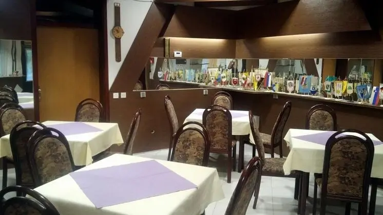 Pension Prenočišča MRAZ - Yerinde Yemek
