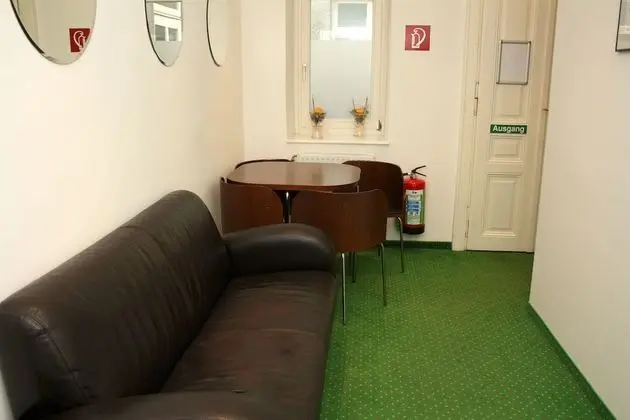 Pension Stadthalle - İç Mekan