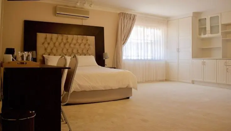 Pentagon Guesthouse - Oda
