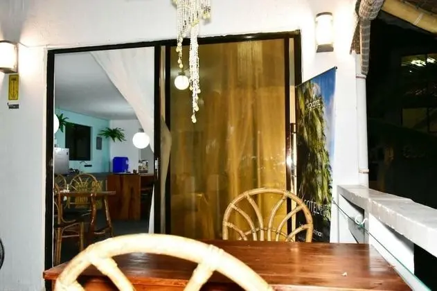 Penthouse 8 Colors Beach House Resort by Cocotel - Yerinde Yemek