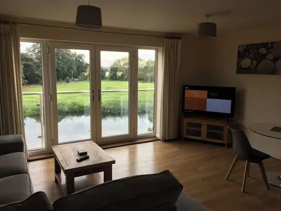 Penthouse Apartment On The River - 65 Skipper Way - Oda