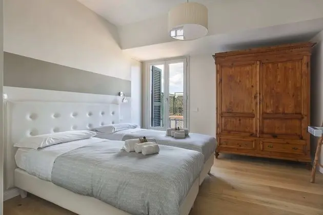 Penthouse With big Terrace in Oltrarno-hosted by Sweetstay