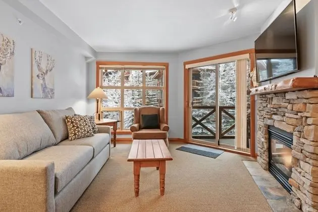 PENTHOUSE in the HEART of Panorama Village | TRUE Ski In/Out | Pools & Hot Tubs - Öne Çıkan Resim