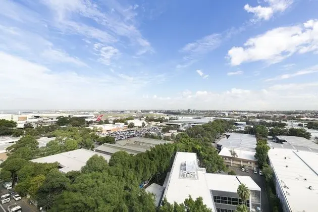 Penthouse near Airport & CBD