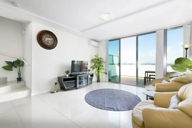 Penthouse near Airport & CBD - Öne Çıkan Resim