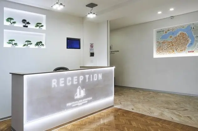 Penthouse Station Luxury Suites & Apts - Lobi