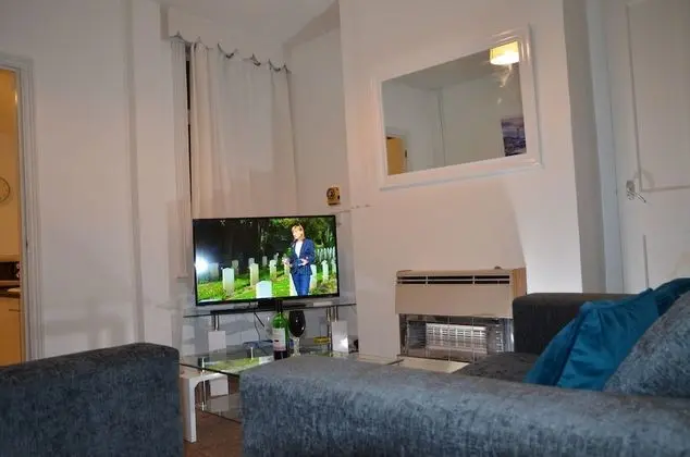 People Boxes Apartments - 74 Highbury