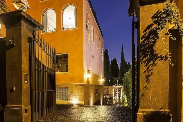 Pepoli9 Design Suites in Rome - Dış Mekan
